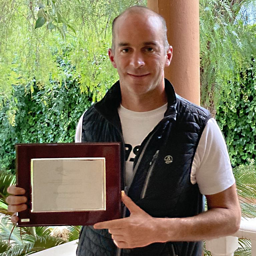 Víctor Marqués recibe la “Medalla Mérito Enológico” en la Noche del Vino de la DO Valencia